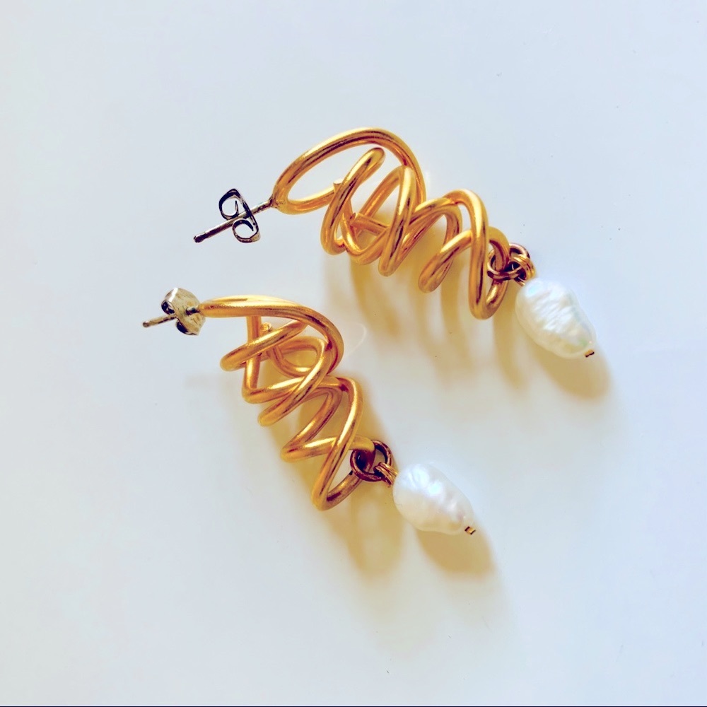 GOLD Swirl Earrings with Freshwater Pearl Dangle - Picture 3 of 7